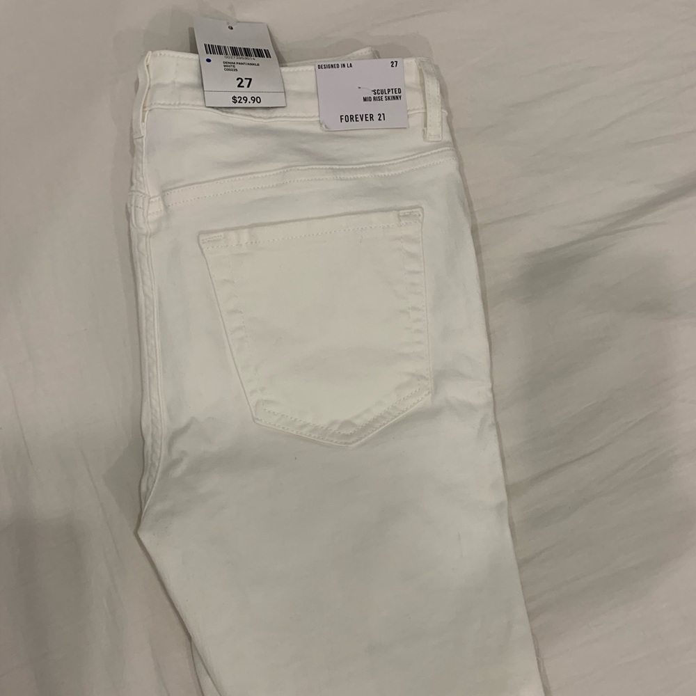 FOREVER 21 WHITE JEANS
